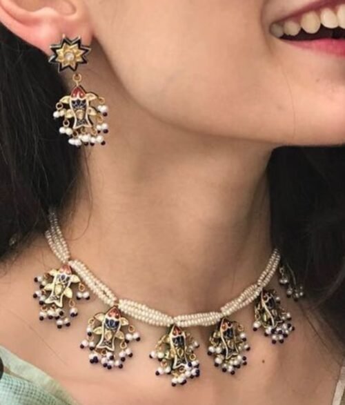 Black beaded haar necklace