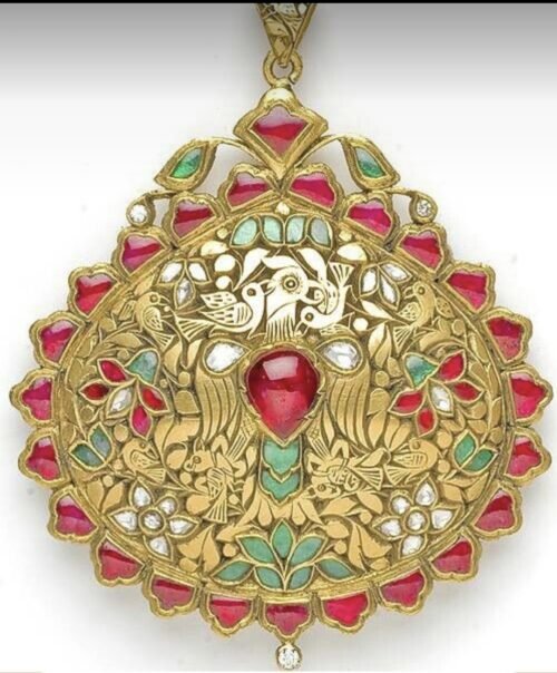 Gold polish pendant necklace