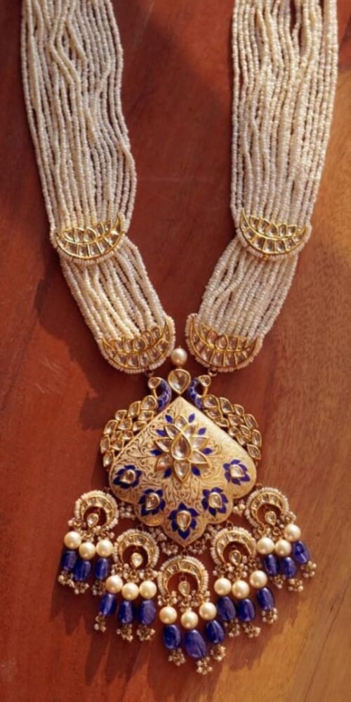 Groom haar layered necklace