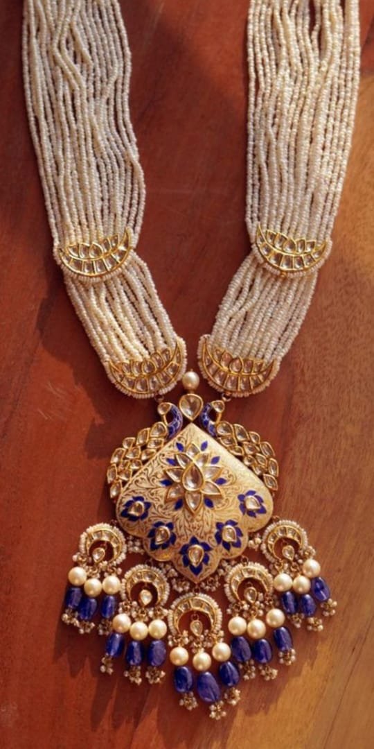 Groom haar layered necklace