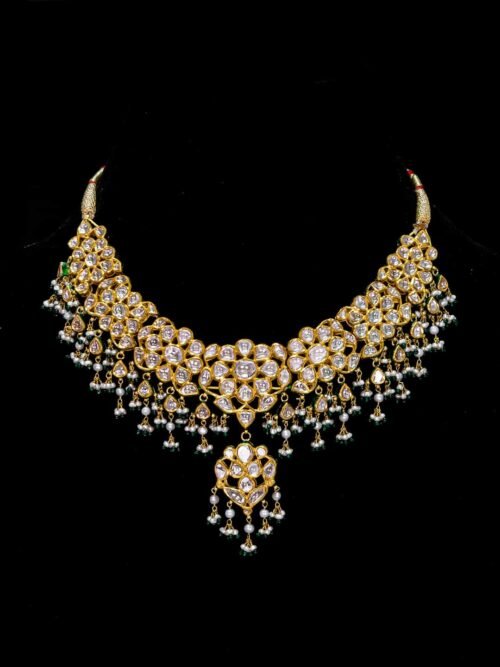 Groom necklace haar with stone work