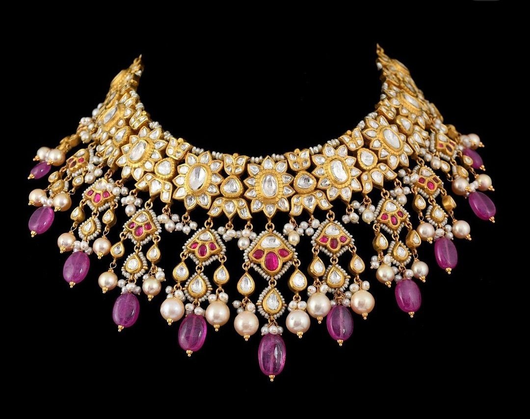 Long haar with enamel work