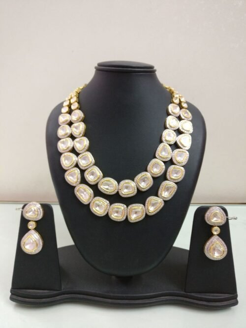 Matte gold haar for bride