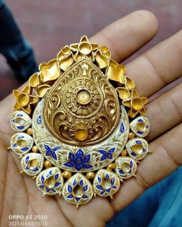 Multi-chain pendant necklace