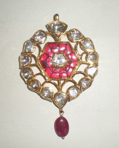 Pendant necklace for reception