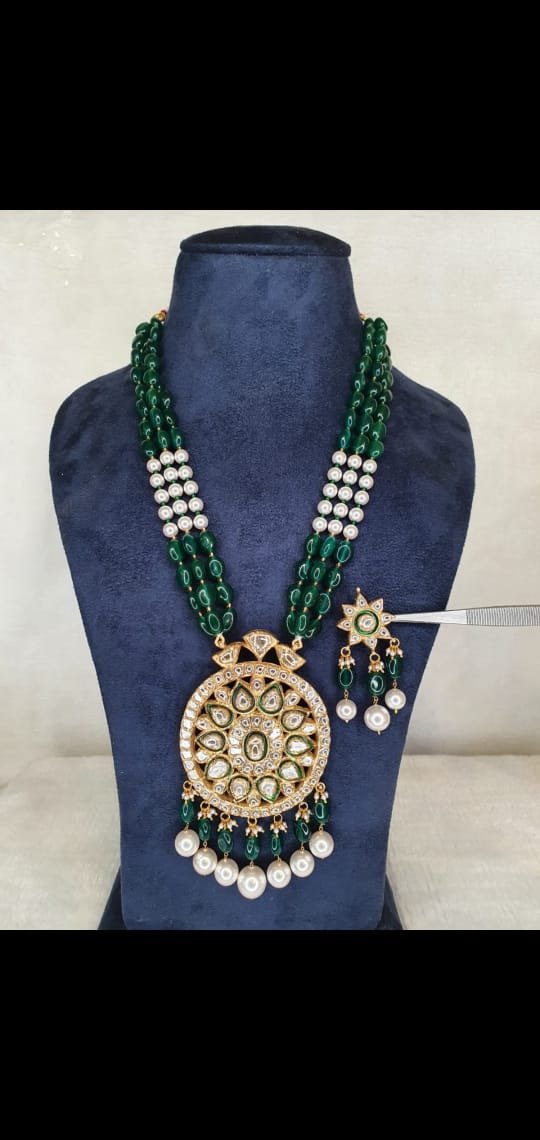 Pendant set for Diwali celebration
