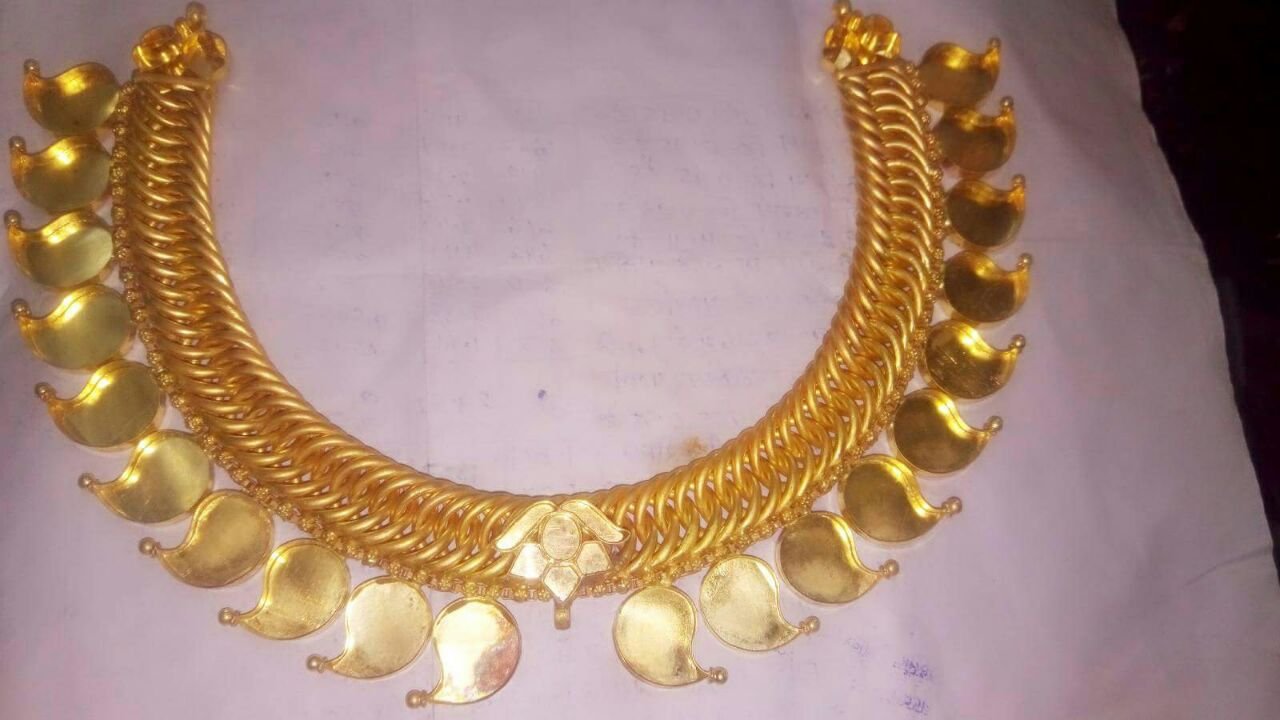 Rajputi haar with tikka