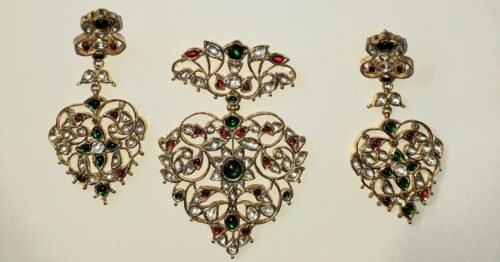 Stylish pendant set for women