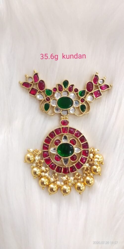 Trendy pendant necklace