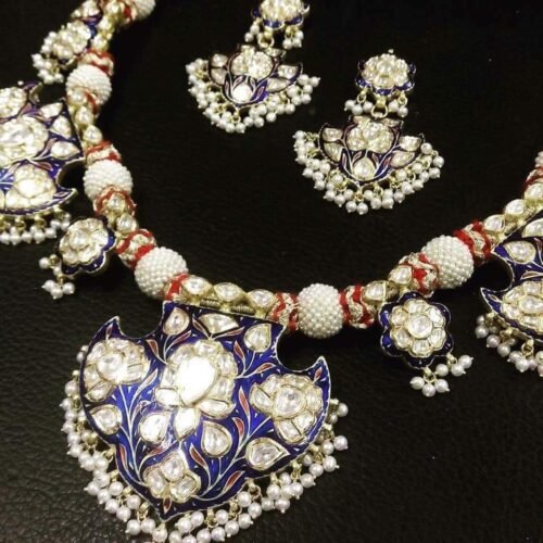 Wedding haar with big pendant