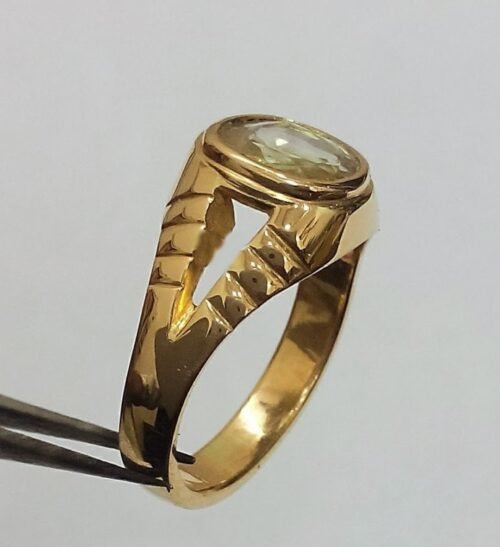 Yellow Sapphire (पुखराज)